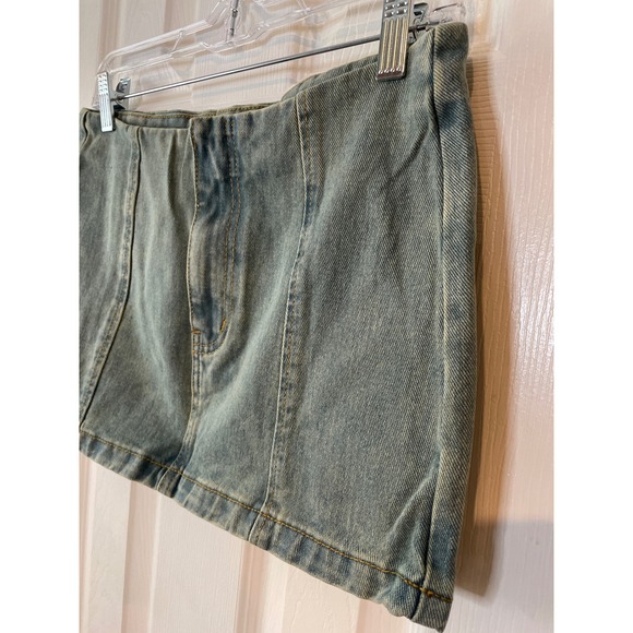 New PRETTYLITTLETHING Petite Vintage Bleach Wash Denim Micro Mini Skirt Size 4 - Picture 3 of 10
